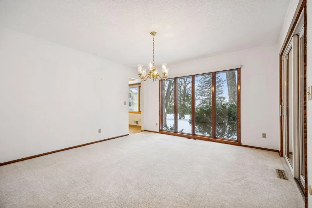1835 Hunter Lane Mendota Heights, MN 55118