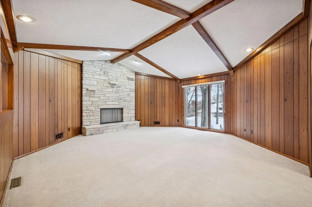1835 Hunter Lane Mendota Heights, MN 55118
