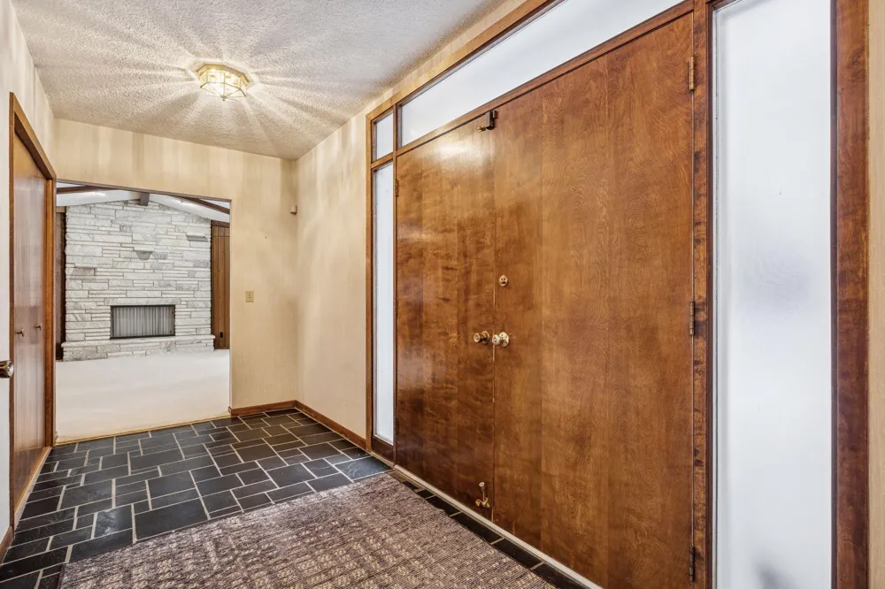 1835 Hunter Lane Mendota Heights, MN 55118
