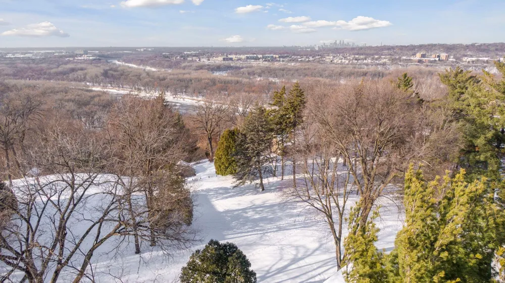 1835 Hunter Lane Mendota Heights, MN 55118