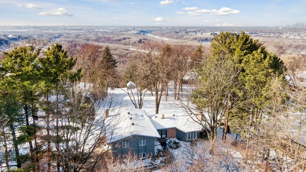 1835 Hunter Lane Mendota Heights, MN 55118