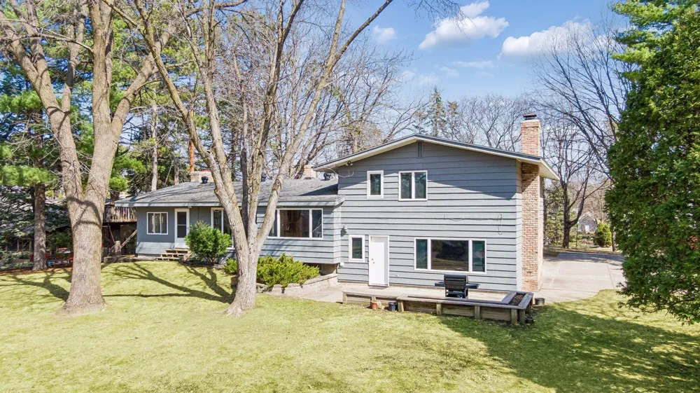 1835 Hunter Lane Mendota Heights, MN 55118