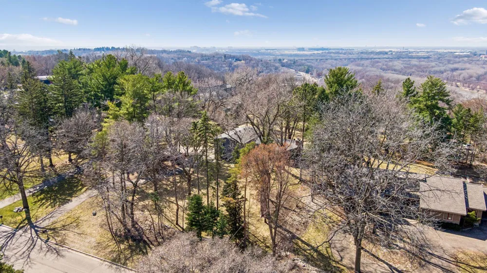 1835 Hunter Lane Mendota Heights, MN 55118