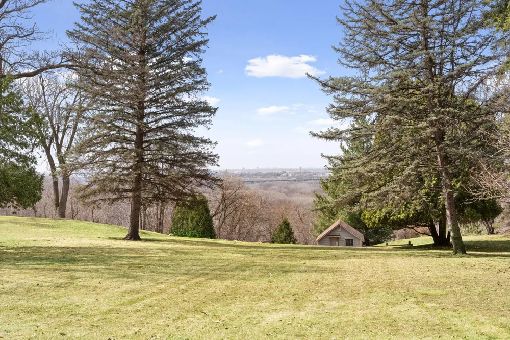 1835 Hunter Lane Mendota Heights, MN 55118