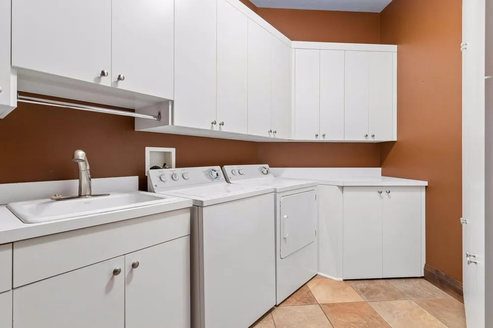 700 Hidden Creek Trail Mendota Heights, MN 55118