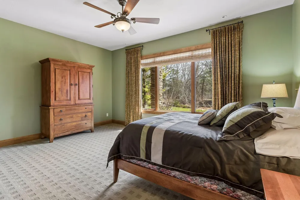 700 Hidden Creek Trail Mendota Heights, MN 55118