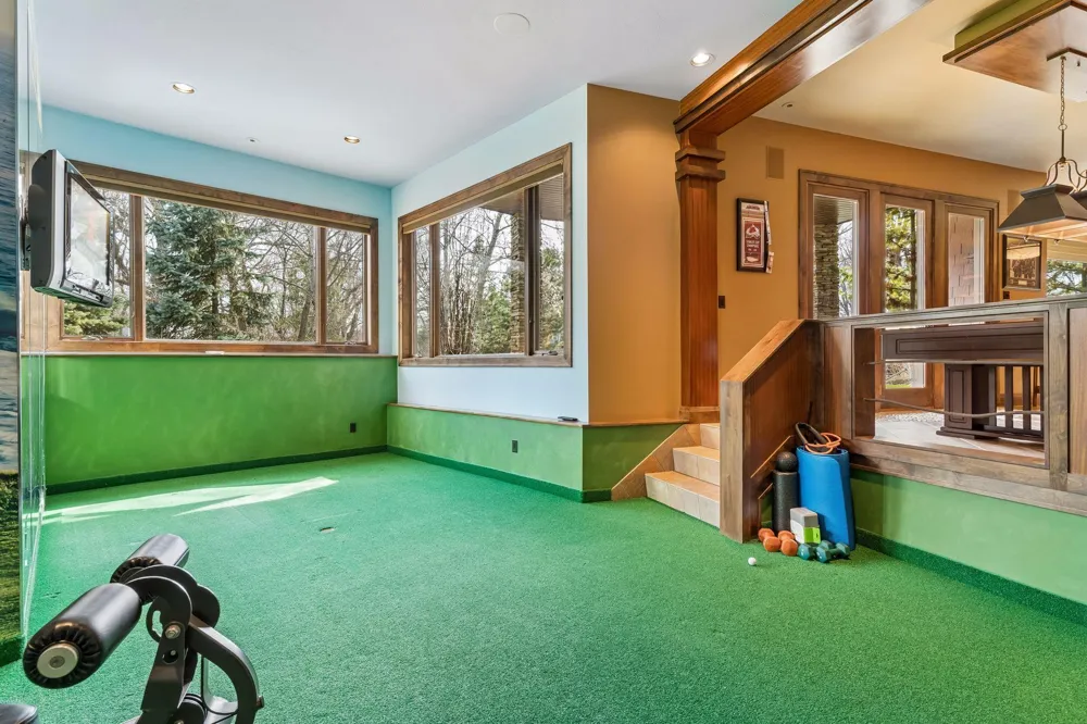 700 Hidden Creek Trail Mendota Heights, MN 55118