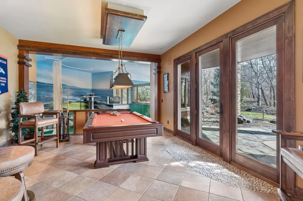 700 Hidden Creek Trail Mendota Heights, MN 55118