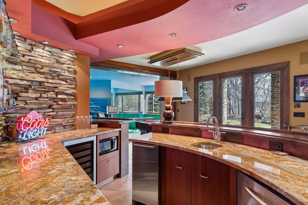 700 Hidden Creek Trail Mendota Heights, MN 55118