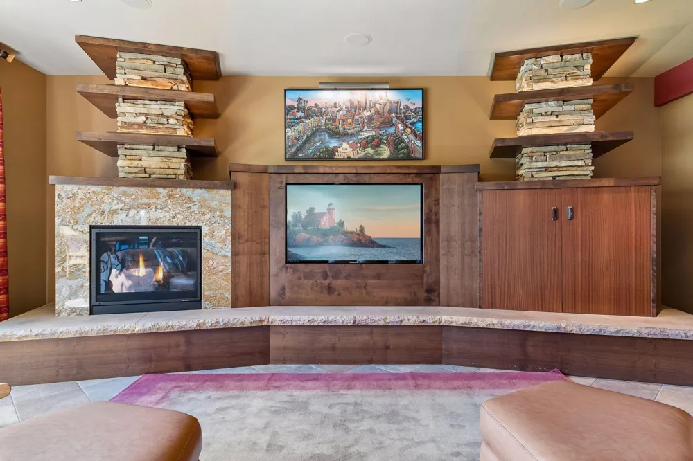 700 Hidden Creek Trail Mendota Heights, MN 55118