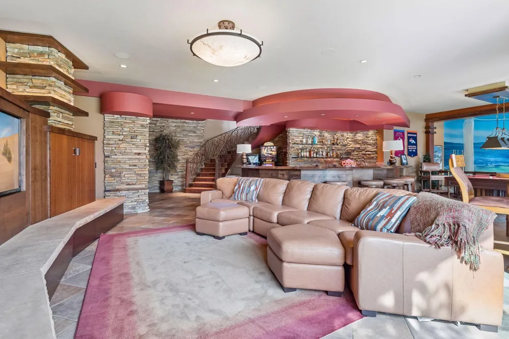 700 Hidden Creek Trail Mendota Heights, MN 55118