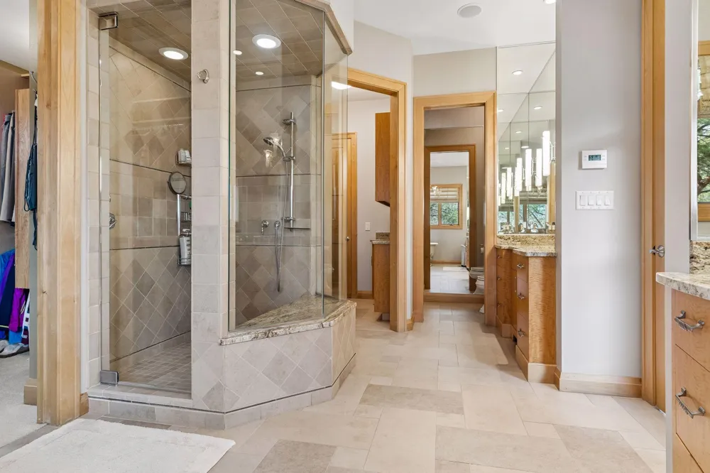 700 Hidden Creek Trail Mendota Heights, MN 55118