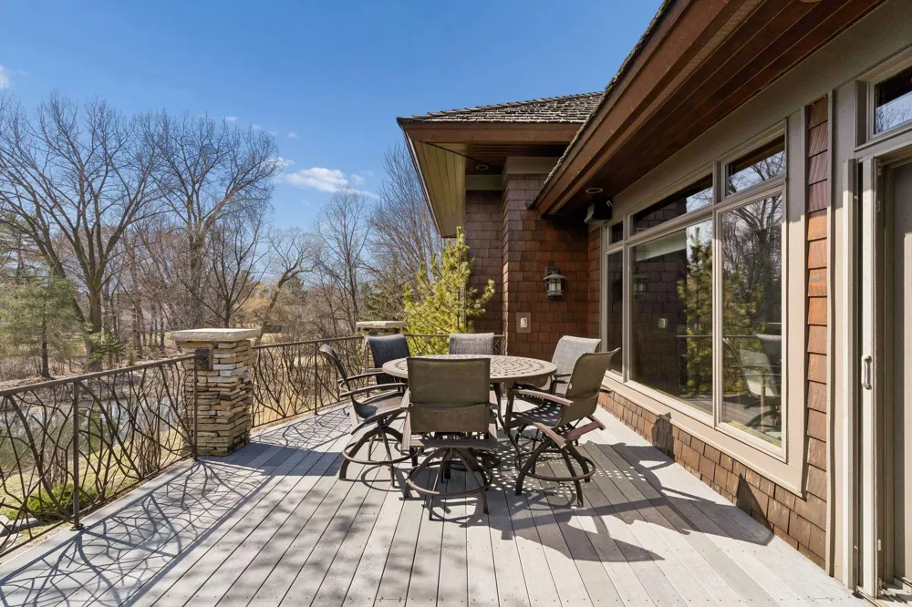 700 Hidden Creek Trail Mendota Heights, MN 55118
