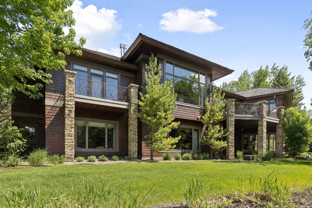 700 Hidden Creek Trail Mendota Heights, MN 55118