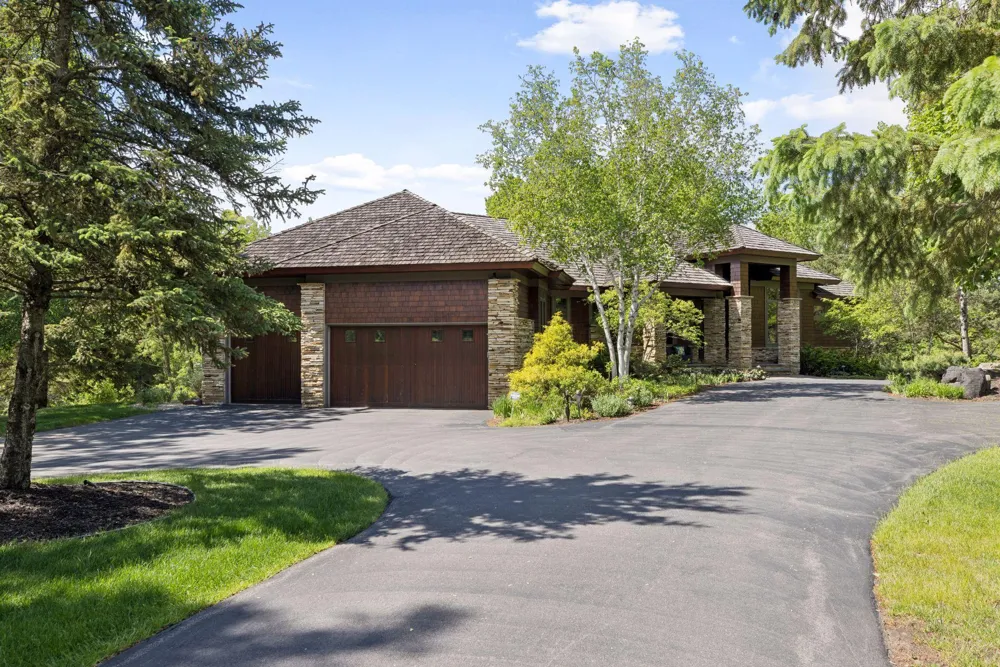 700 Hidden Creek Trail Mendota Heights, MN 55118