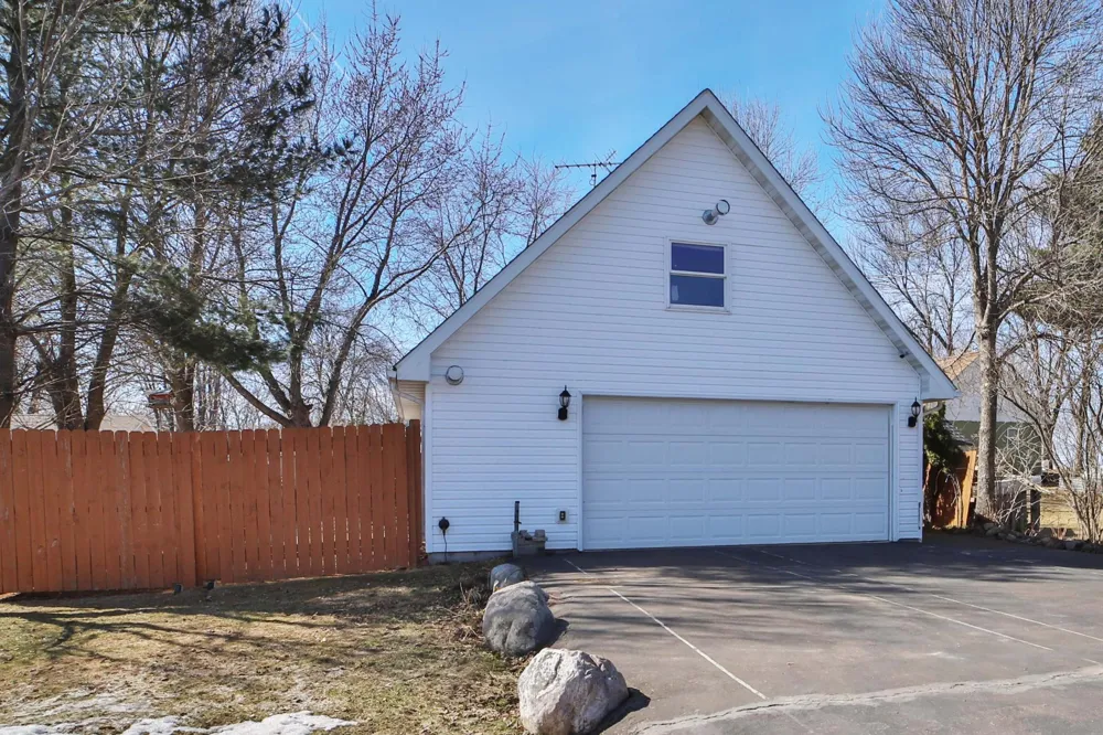47436 Whistle Road Isle, MN 56342