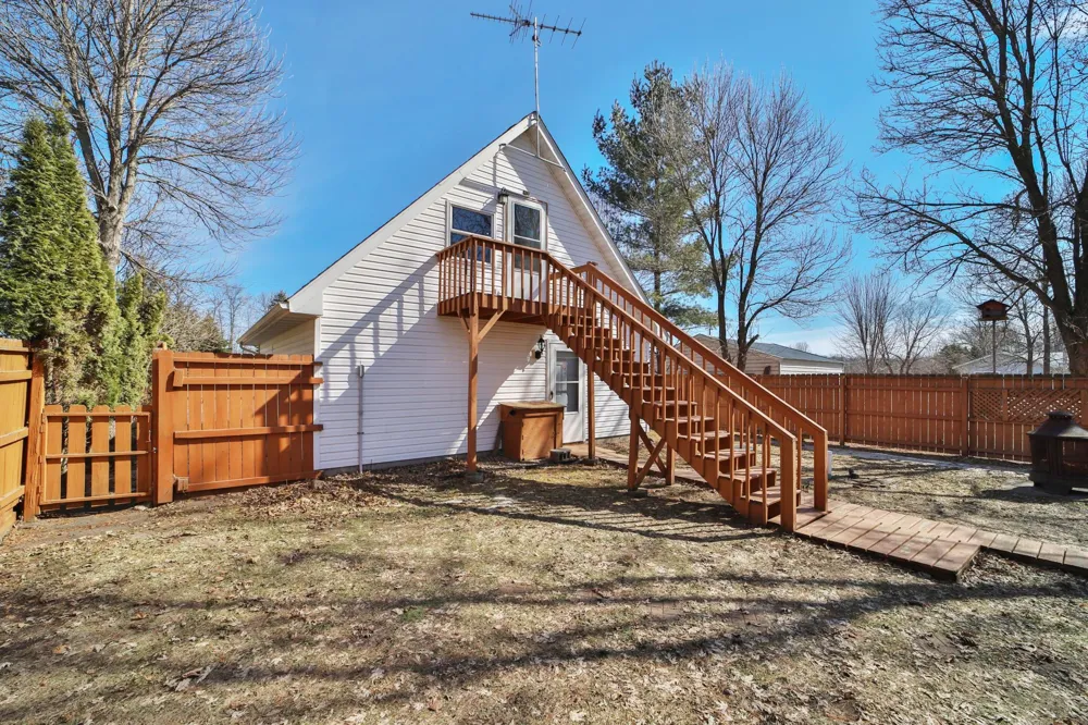 47436 Whistle Road Isle, MN 56342