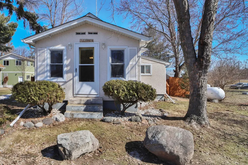 47436 Whistle Road Isle, MN 56342