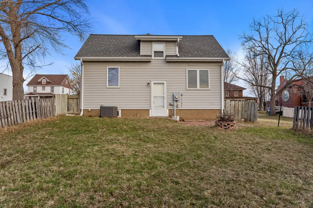 117 W Van Dusen Street Springfield, MN 56087