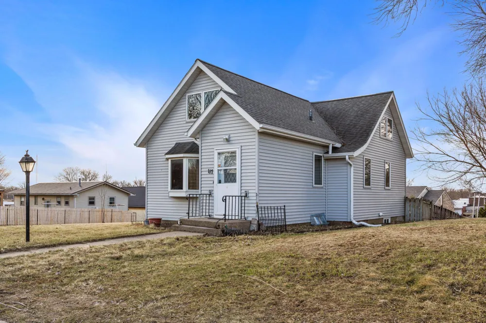 117 W Van Dusen Street Springfield, MN 56087