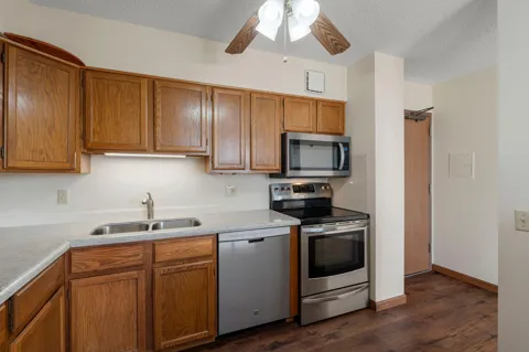 7600 Golden Valley Road #1004