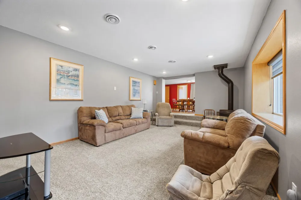 43951 Percheron Loop Pelican Rapids, MN 56572