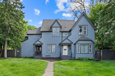 1936-1938 Roblyn Avenue