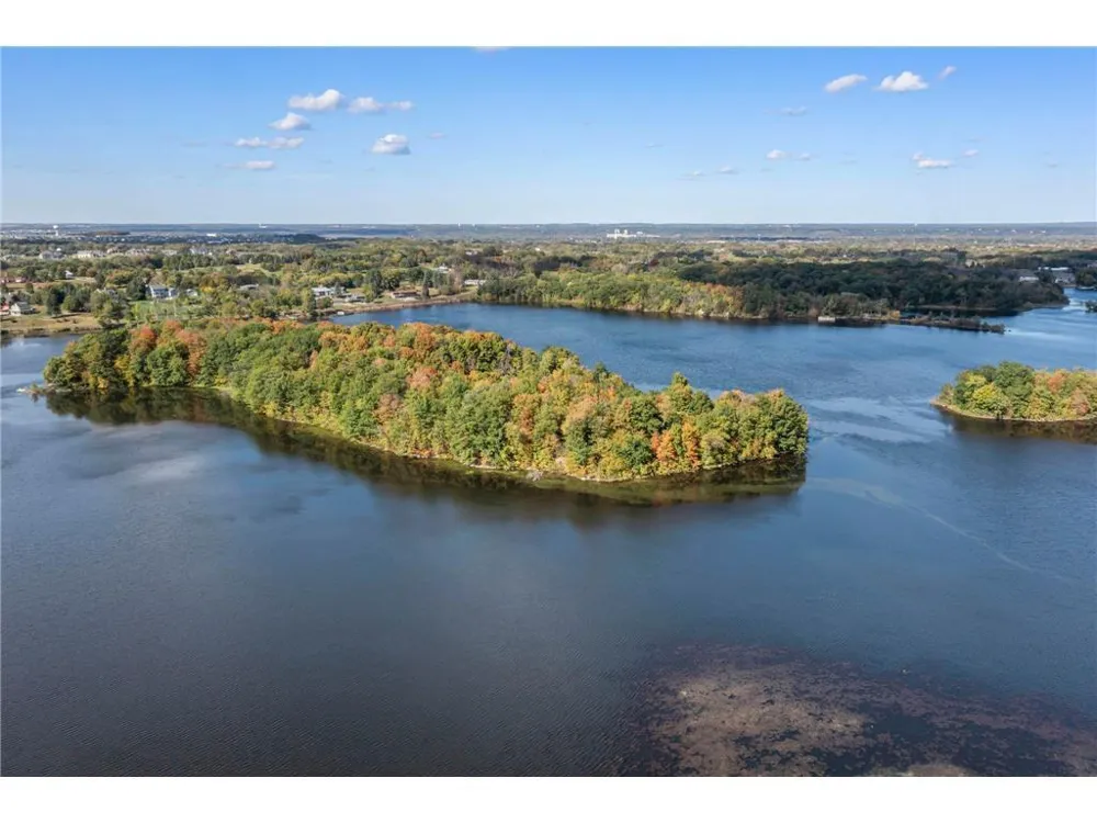 981 Peninsula Point Road Shakopee, MN 55379