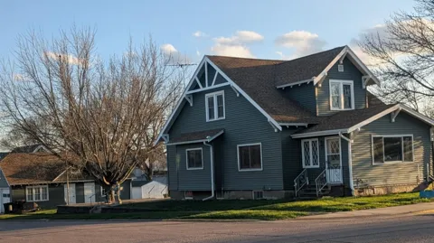 301 W 4th Street