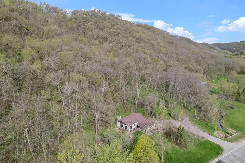 15107 County Road 25 Rollingstone, MN 55969