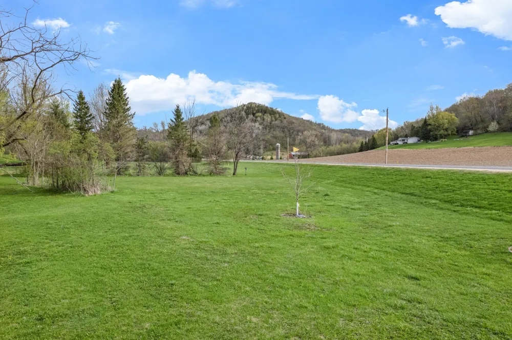 15107 County Road 25 Rollingstone, MN 55969