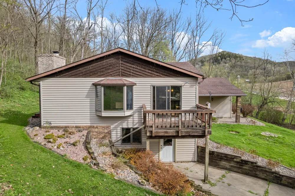 15107 County Road 25 Rollingstone, MN 55969