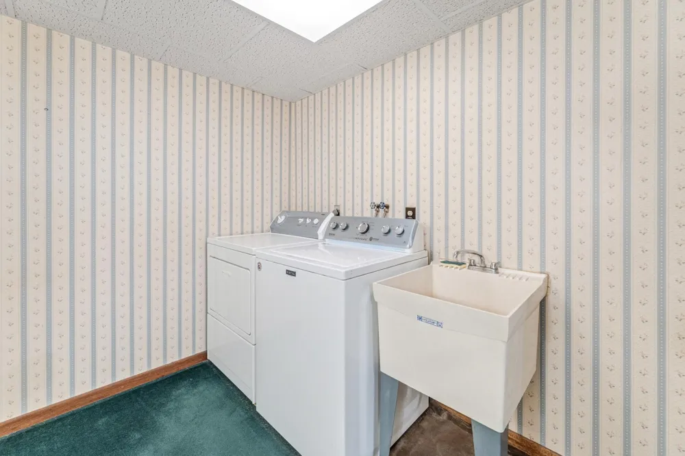 15107 County Road 25 Rollingstone, MN 55969