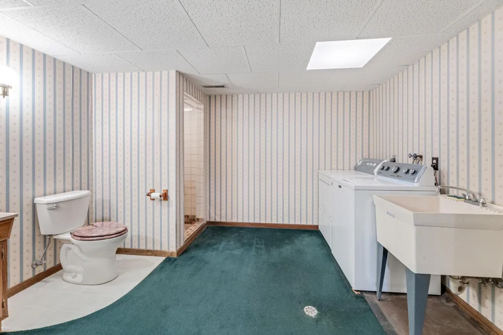 15107 County Road 25 Rollingstone, MN 55969