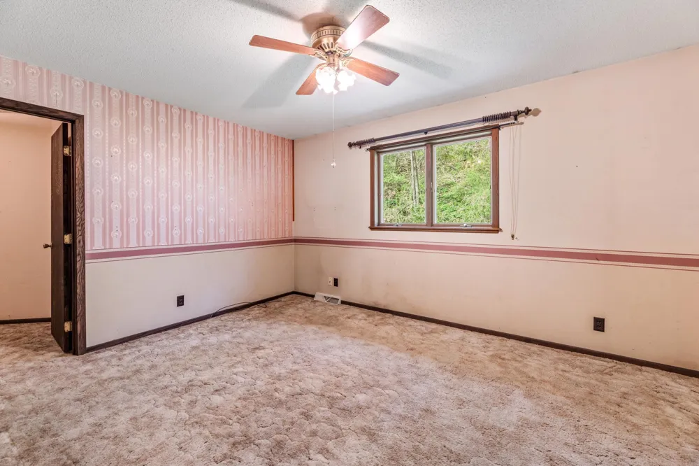 15107 County Road 25 Rollingstone, MN 55969