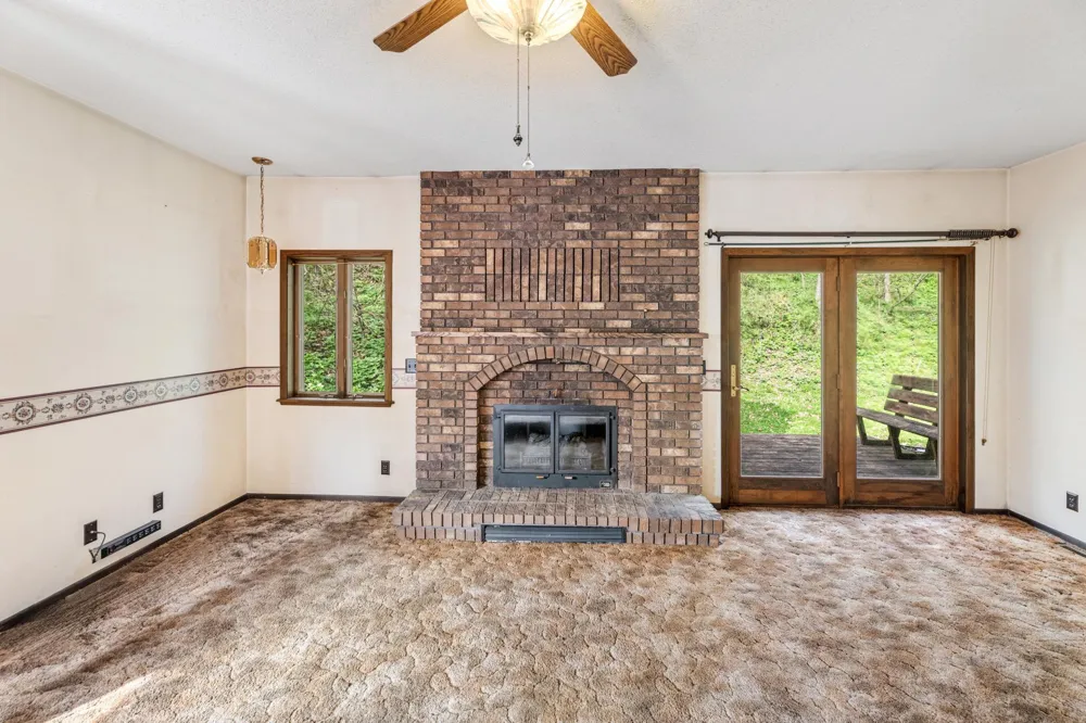 15107 County Road 25 Rollingstone, MN 55969