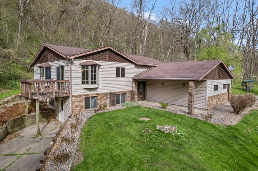 15107 County Road 25 Rollingstone, MN 55969