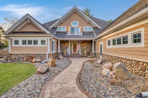 1242 Maple Leaf Trail NW