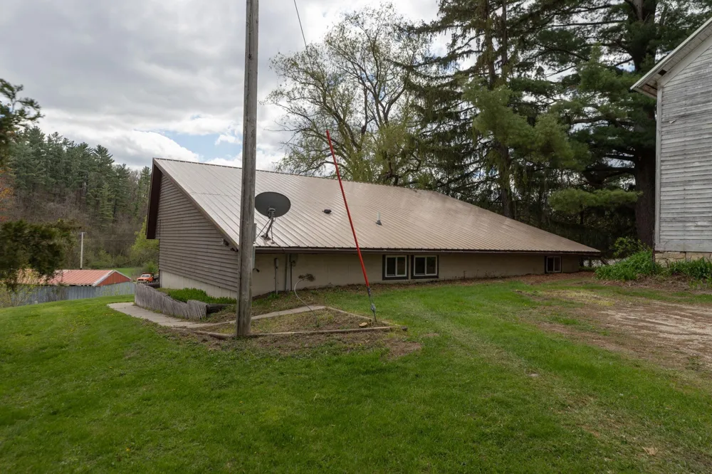 33704 County 25 Peterson, MN 55962