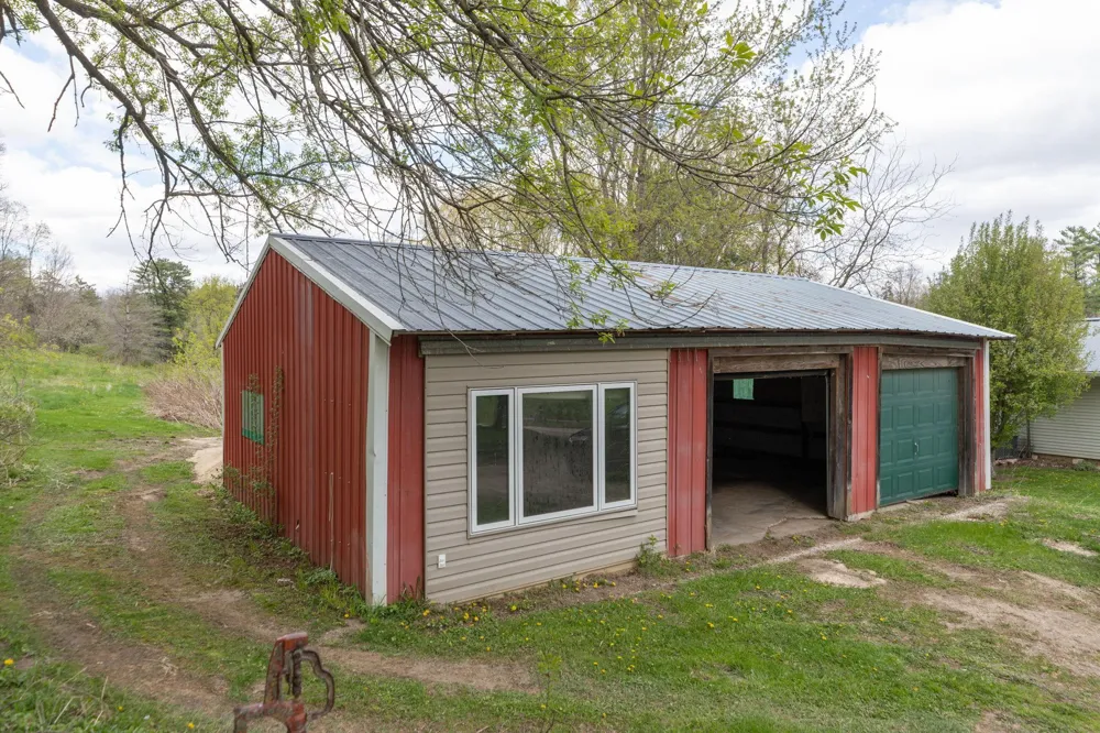 33704 County 25 Peterson, MN 55962