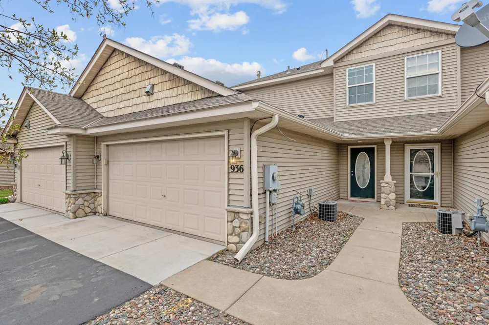 936 Golden Way NW Isanti, MN 55040