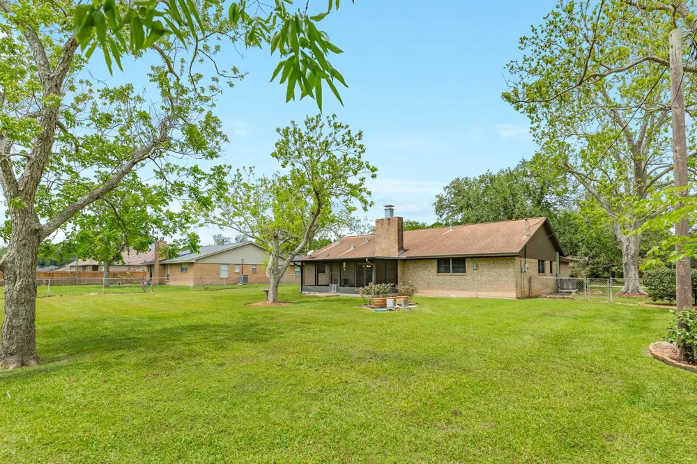 131 Singleton Street Jones Creek, TX 77541
