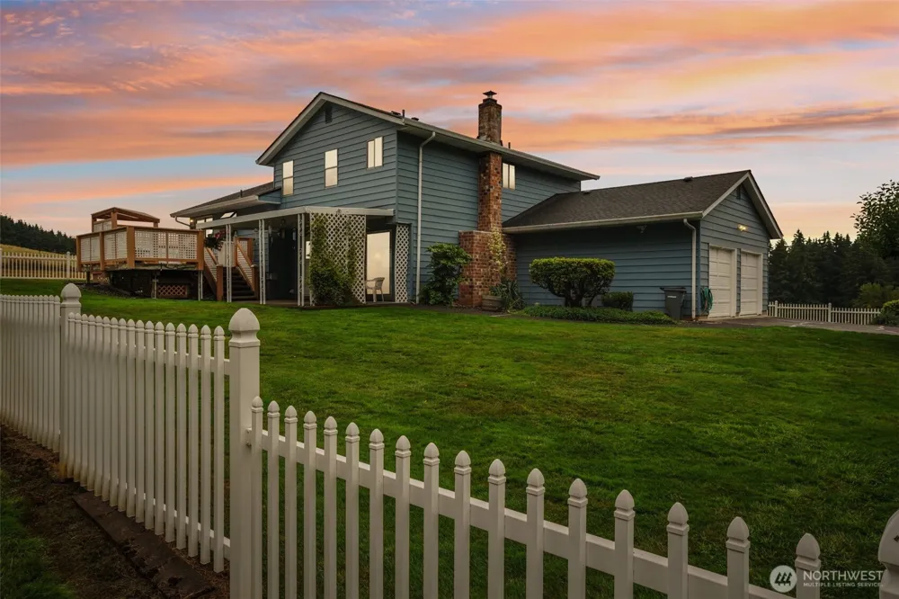 2032 W Dove Avenue La Center, WA 98629