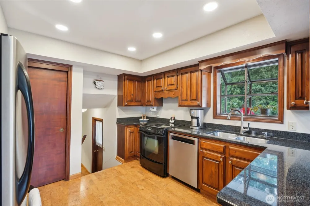 2032 W Dove Avenue La Center, WA 98629