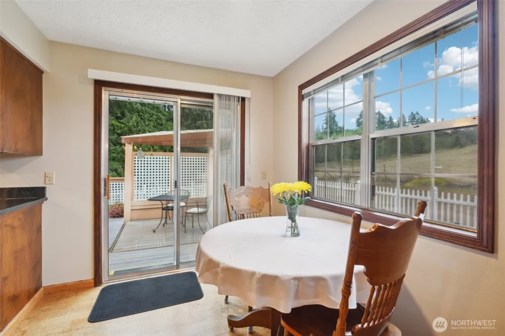2032 W Dove Avenue La Center, WA 98629