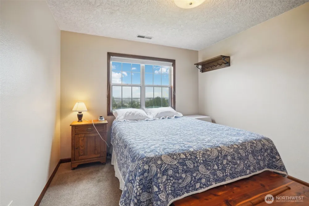 2032 W Dove Avenue La Center, WA 98629
