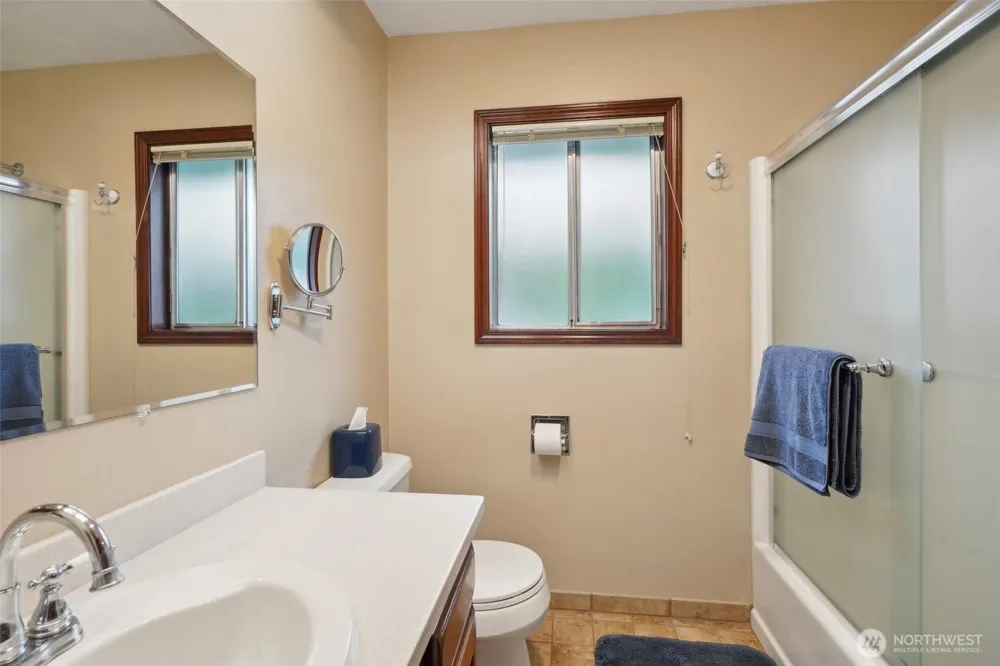 2032 W Dove Avenue La Center, WA 98629