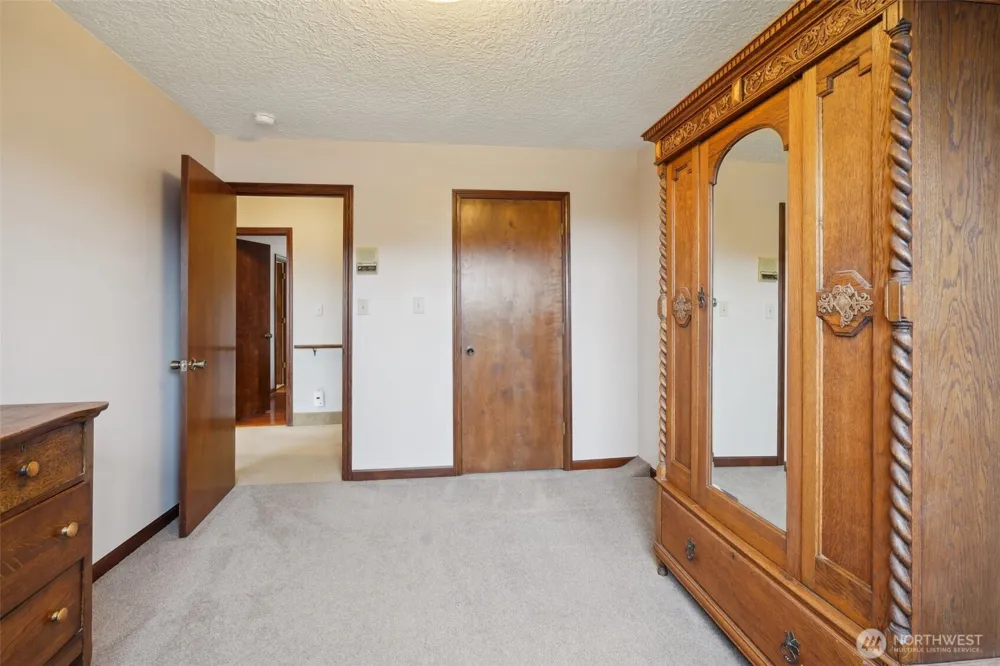 2032 W Dove Avenue La Center, WA 98629