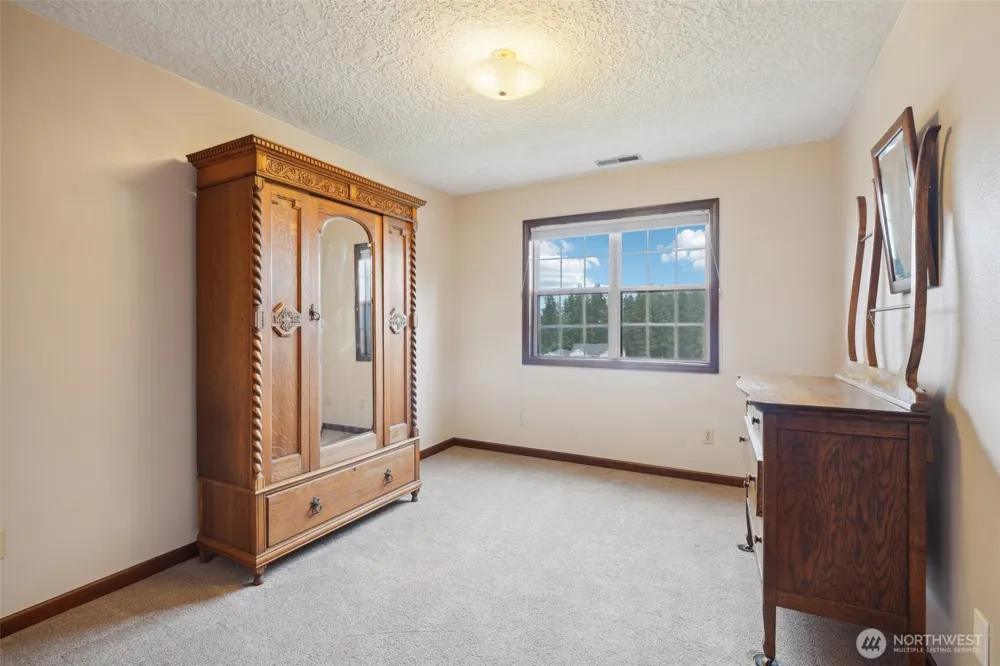 2032 W Dove Avenue La Center, WA 98629