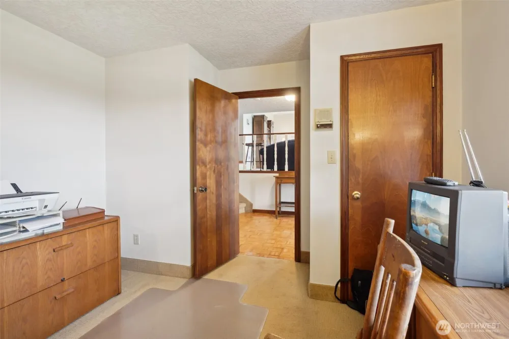 2032 W Dove Avenue La Center, WA 98629
